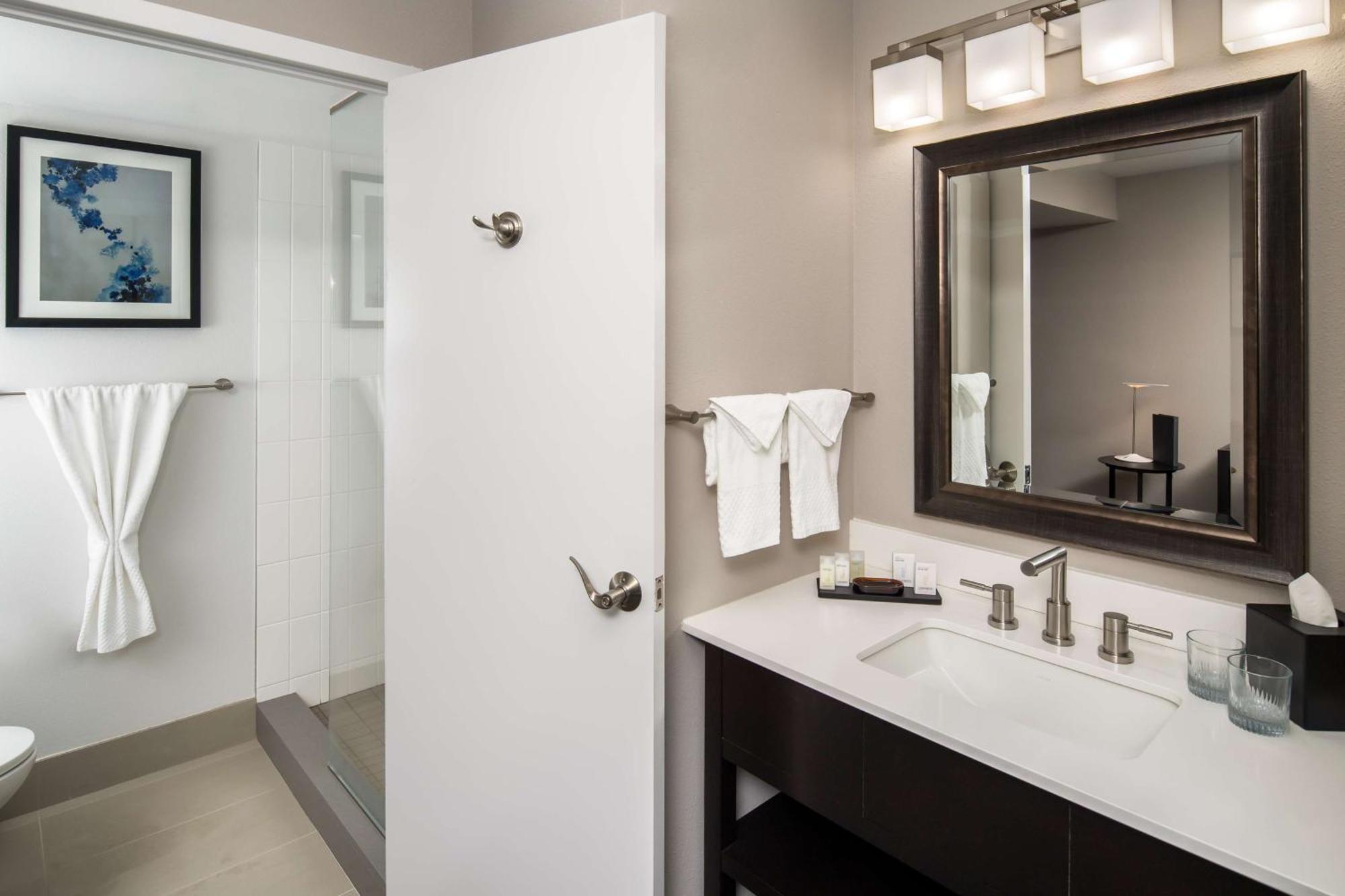 Embassy Suites By Hilton Seattle - Tacoma International Airport Tukwila Eksteriør billede
